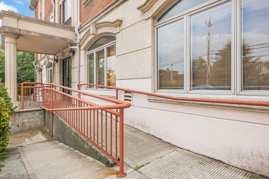 More Photos Of 66-06 70th St, Middle Village Office For Sale