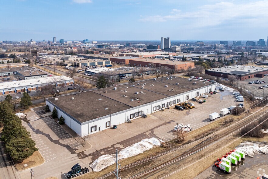 More Photos Of 7400-7490 Bush Lake Rd, Edina Distribution For Lease