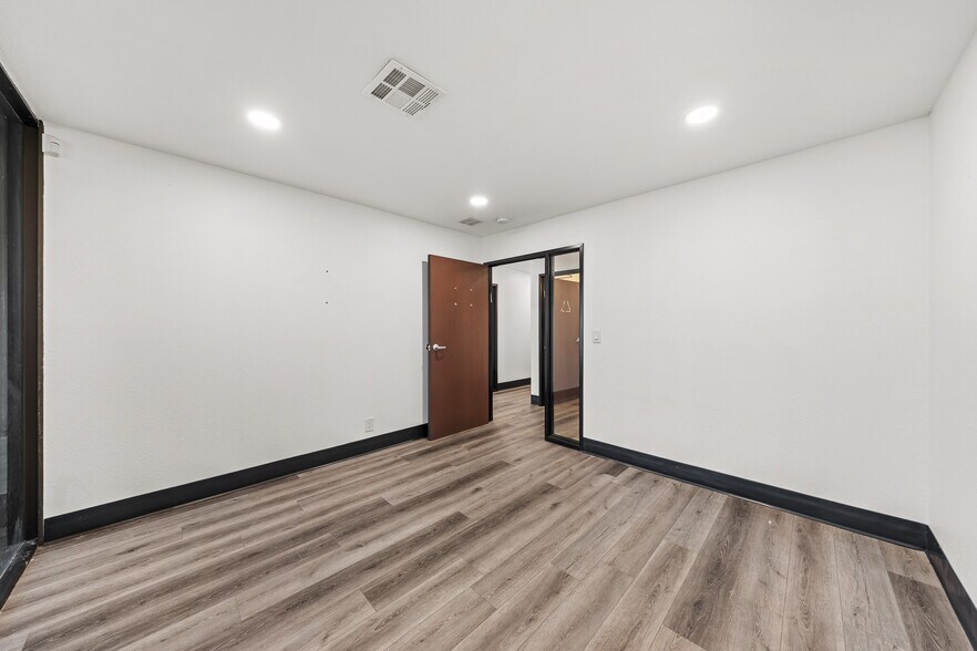 More Photos Of 23282 Peralta Dr, Laguna Hills Warehouse For Sale