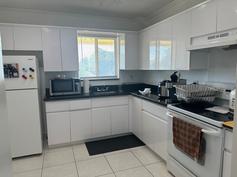 More Photos Of 724 NE 4th St, Hallandale Beach Apartments For Sale