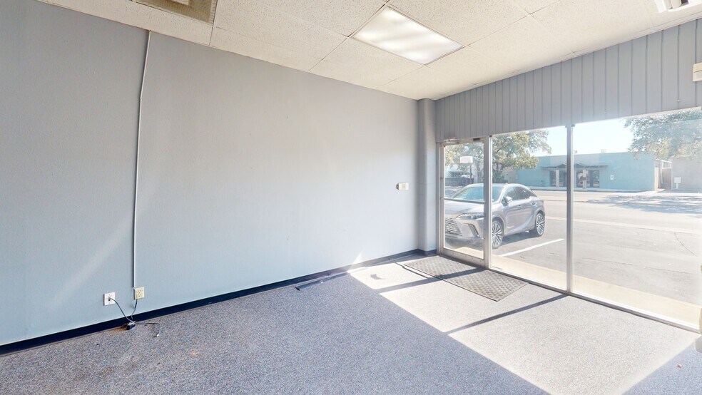 More Photos Of 11719-11729 Warfield St, San Antonio Service For Lease