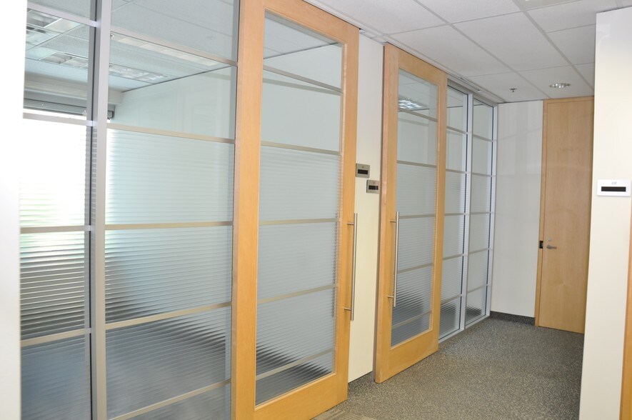 More Photos Of 245 Ouellette Ave, Windsor Office For Lease