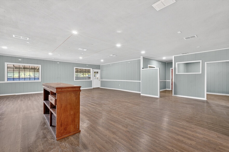 More Photos Of 1311 Highway 180 W, Mineral Wells Flex For Sale
