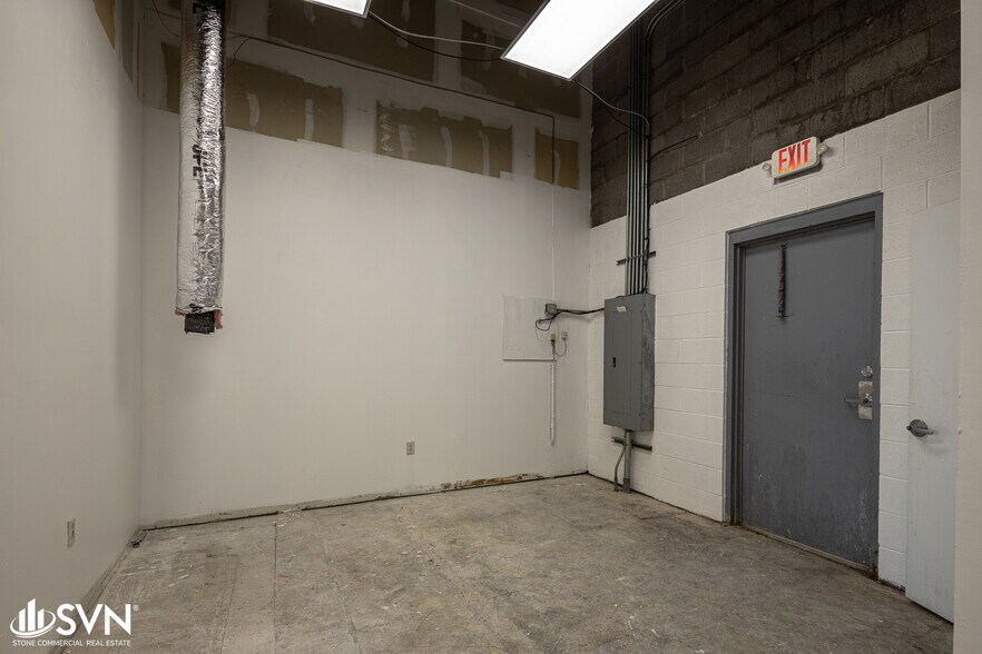 More Photos Of 524 W New Circle Rd, Lexington Unknown For Sale