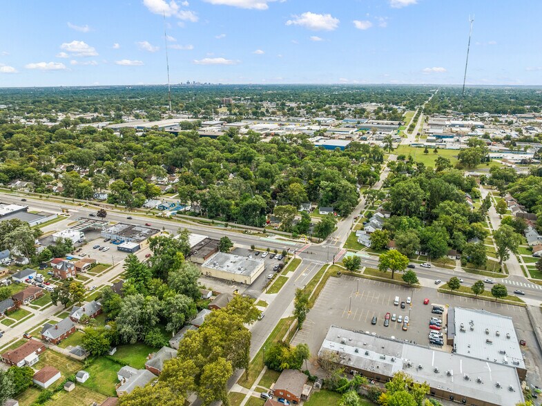 More Photos Of 10840-10850 W 9 Mile Rd, Oak Park Freestanding For Lease