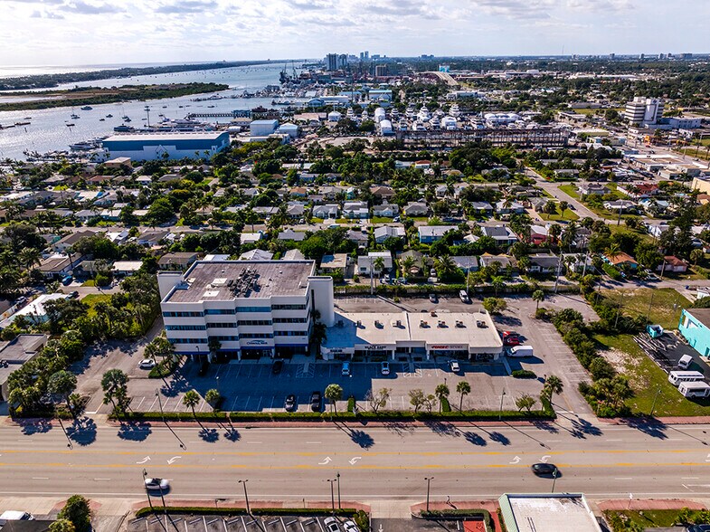 More Photos Of 155 E Blue Heron Blvd, Riviera Beach Office For Sale