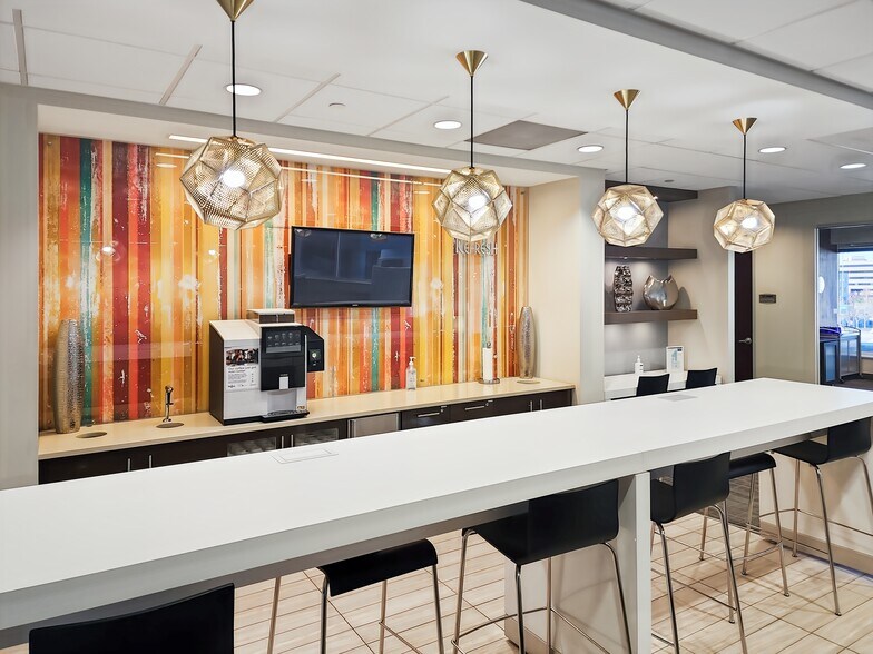 More Photos Of 6312 S Fiddlers Green Cir, Greenwood Village Coworking Space