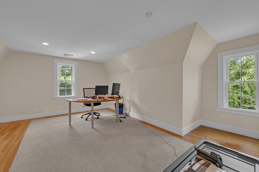 More Photos Of 4 Makepeace Rd, Westford Office Residential For Sale