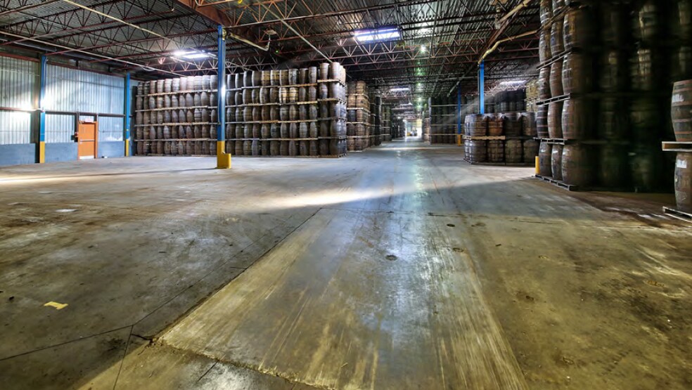 More Photos Of 35-75 Rue De L'acier, Coteau-du-lac Manufacturing For Lease