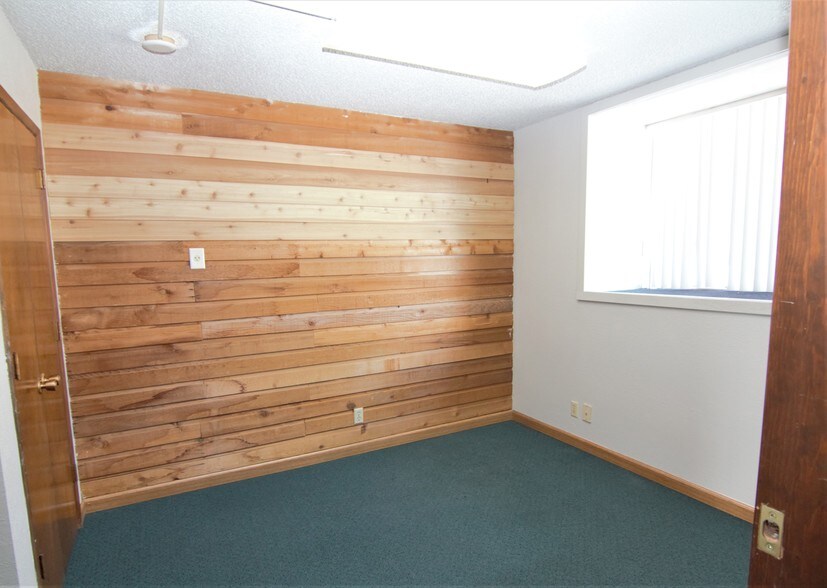 More Photos Of 1900 N 99 Hwy, Mcminnville Loft Creative Space For Lease