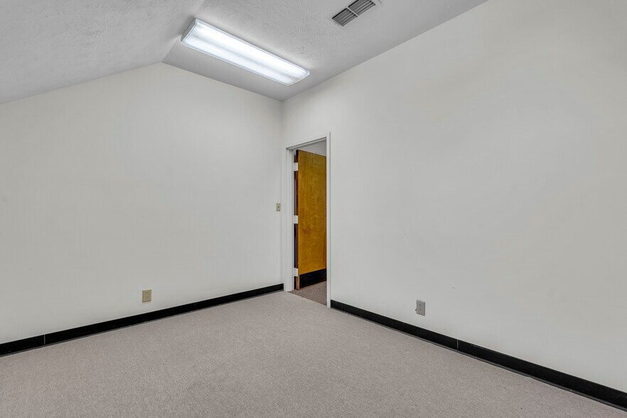 More Photos Of 2403 5th St N, Columbus Medical For Sale