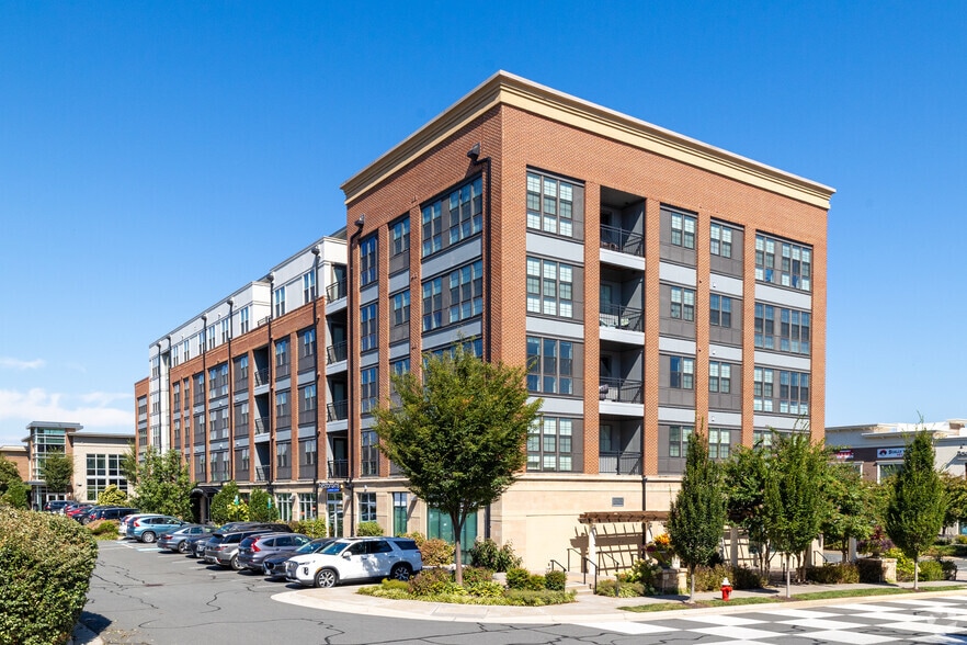 More Photos Of 42775 Generation Dr, Ashburn Apartments For Lease