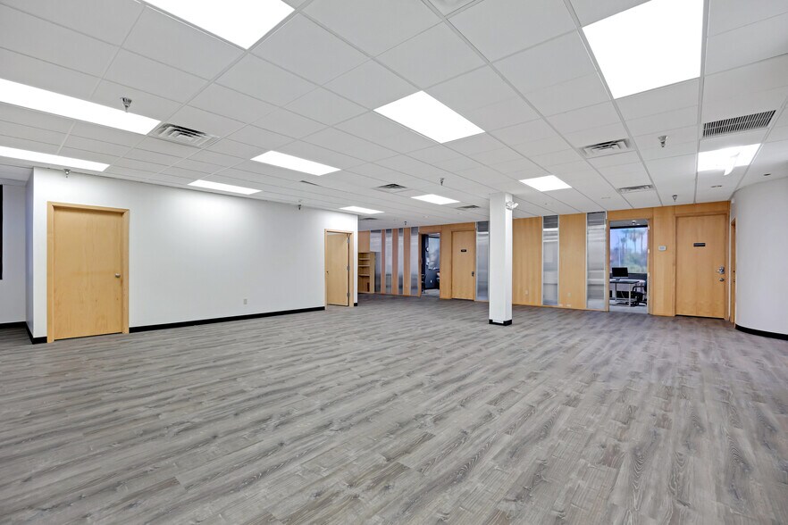 More Photos Of 9495 E San Salvador Dr, Scottsdale Medical For Lease