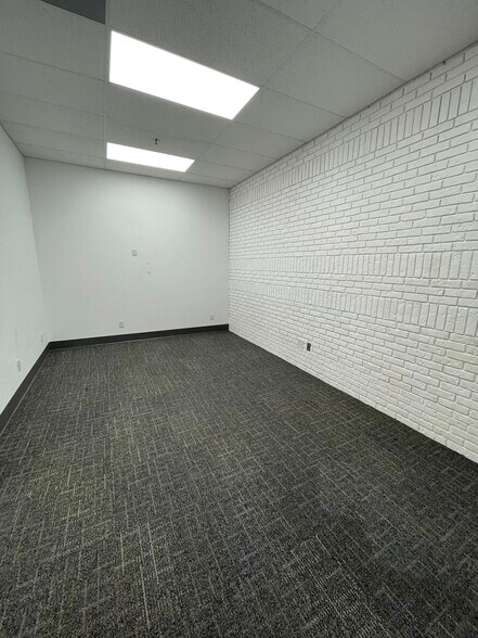 More Photos Of 6011 Benjamin Rd, Tampa Light Distribution For Lease