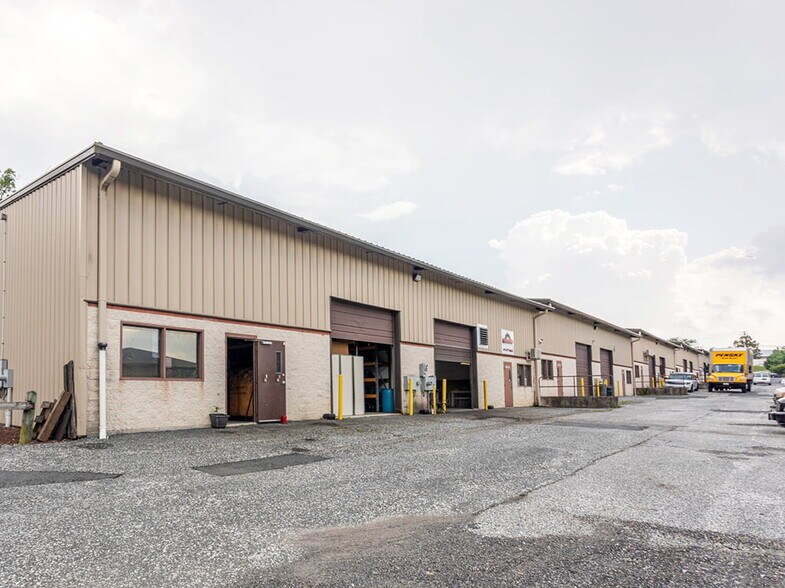 More Photos Of 1107 Middle River Rd, White Marsh Warehouse For Lease