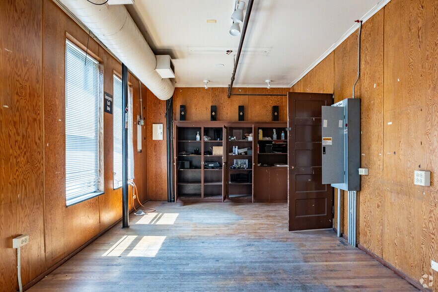 More Photos Of 1909 Blake St, Denver Freestanding For Sale