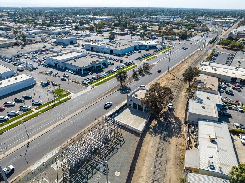 More Photos Of 217 S Ben Maddox Way, Visalia Service For Sale