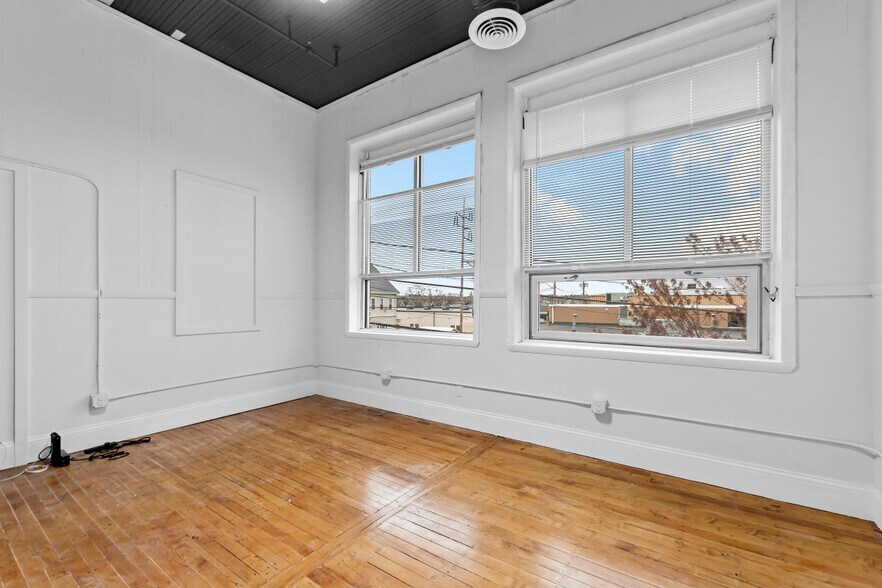 More Photos Of 67 Maplewood St, Malden Office For Lease