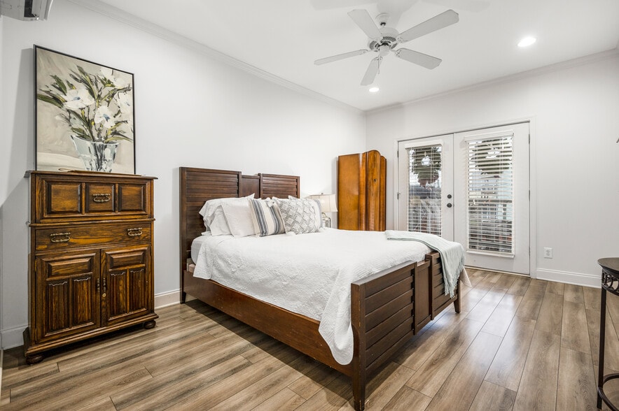 More Photos Of 27 S Park St, Dahlonega Hotel For Sale