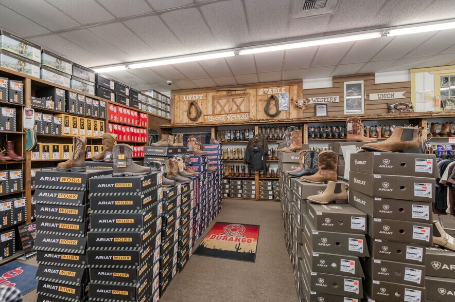 More Photos Of 101 N L St, Dinuba Storefront For Sale