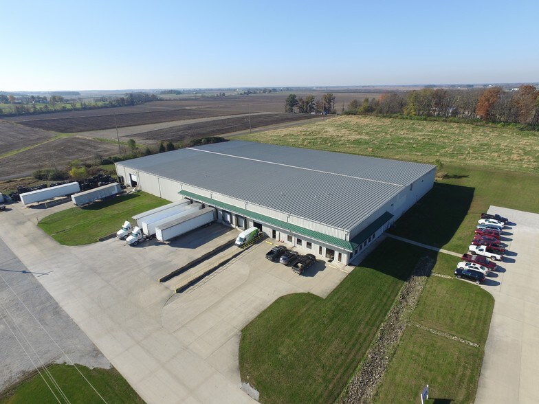 More Photos Of 2602 W Randolph St, Vandalia Distribution For Lease