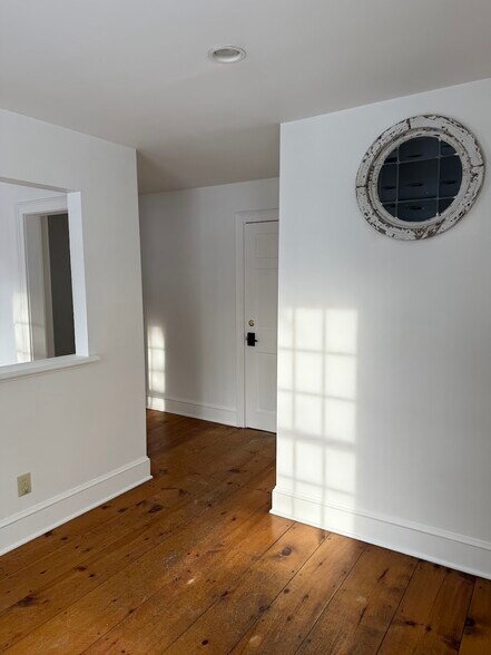 More Photos Of 16 Hudson St, Kinderhook Storefront Retail Residential For Lease