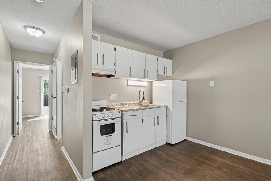 More Photos Of 4671 NW 50th St, Des Moines Apartments For Sale