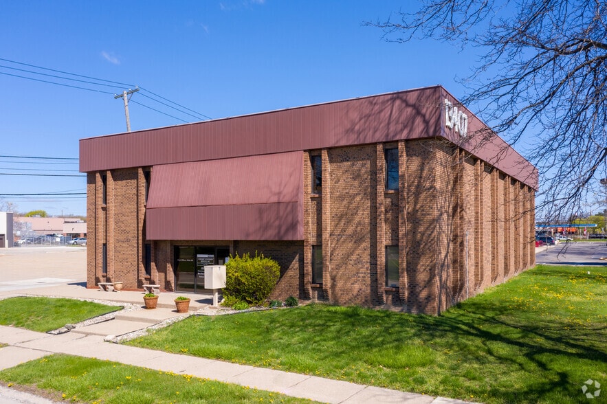 Primary Photo Of 13407 Farmington Rd, Livonia Medical For Lease