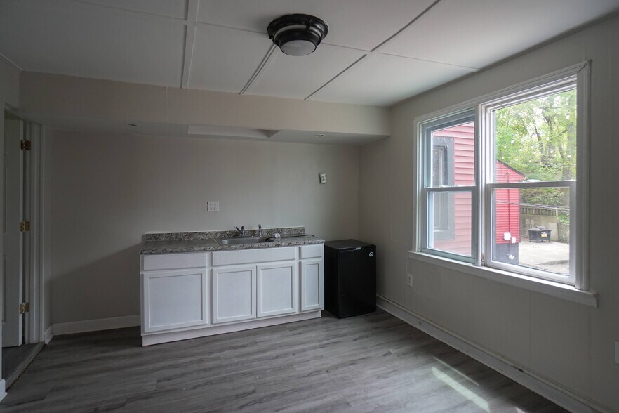 More Photos Of 117 Nippersink Rd, Fox Lake Apartments For Sale