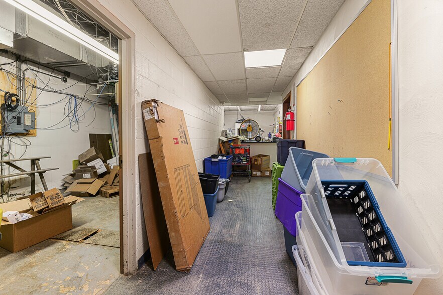 More Photos Of 254 Winnebago Dr, Fond Du Lac Office For Sale