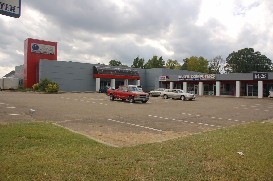 More Photos Of 2315-2319 Texas Blvd, Texarkana Storefront For Sale