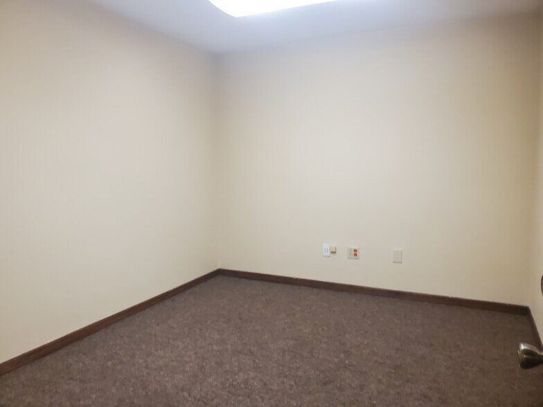 More Photos Of 5500 SW 6th Pl, Ocala Manufacturing For Sale