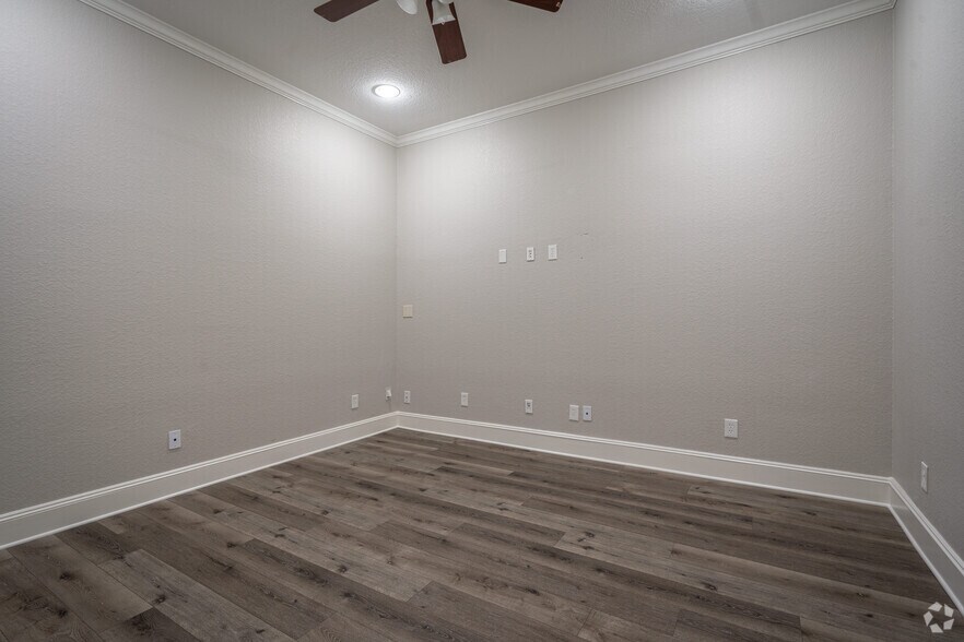 More Photos Of 11601 Spring Cypress Rd, Tomball Office For Sale