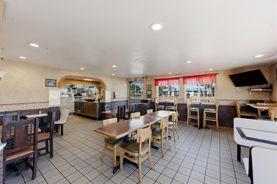 More Photos Of 3350 Saviers Rd, Oxnard Fast Food For Sale