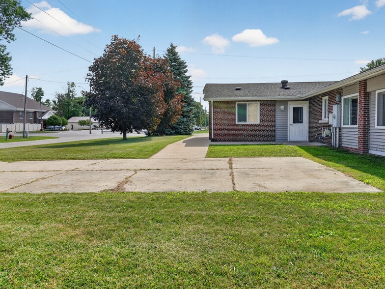 More Photos Of 200 S 4th St, Kawkawlin Assisted Living For Sale