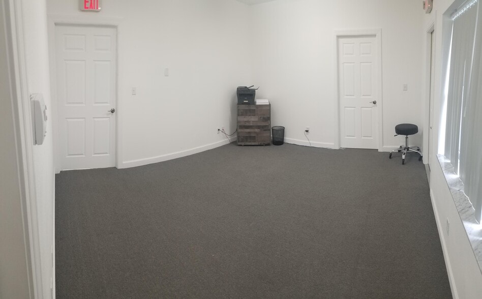 More Photos Of 174 Semoran Commerce Pl, Apopka Light Distribution For Lease