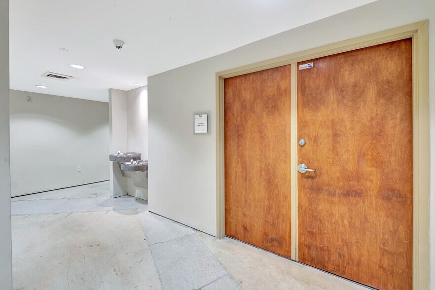 More Photos Of 4300 Biscayne Blvd, Miami Office Residential For Lease