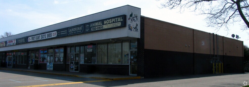 More Photos Of 624-640 Middle Country Rd, Selden Storefront For Lease