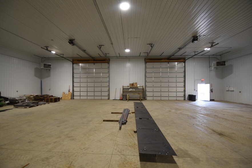 More Photos Of 3018 24th Ave S, Moorhead Warehouse For Lease