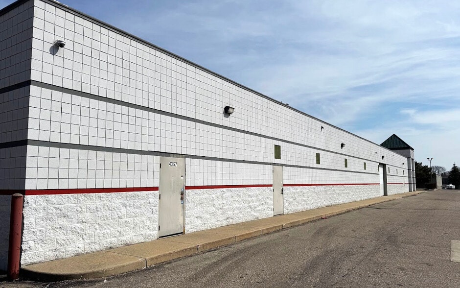 More Photos Of 4357-4359 Highland Rd, Waterford Industrial For Lease