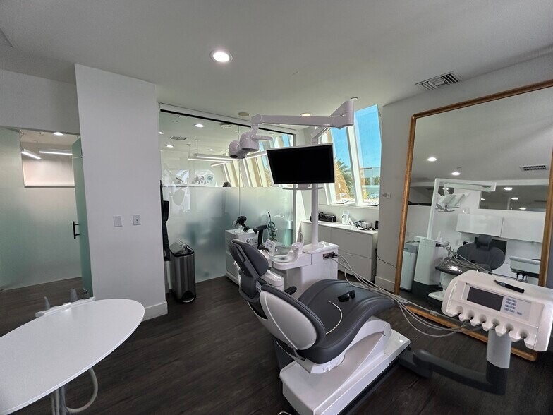 More Photos Of 421 N Rodeo Dr, Beverly Hills Storefront Retail Office For Lease