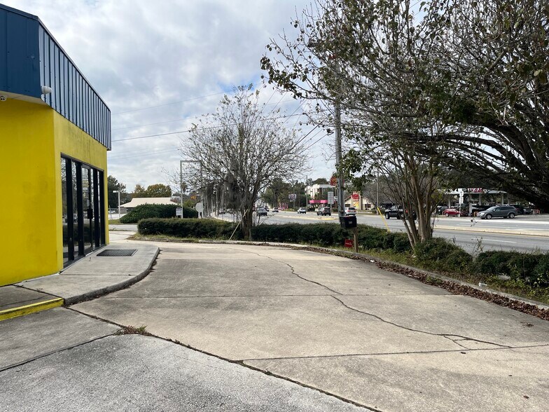 More Photos Of 569 Blanding Blvd, Orange Park Freestanding For Sale