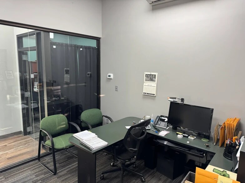 More Photos Of 1819 E Broadway Ave, Maryville Bank For Sale