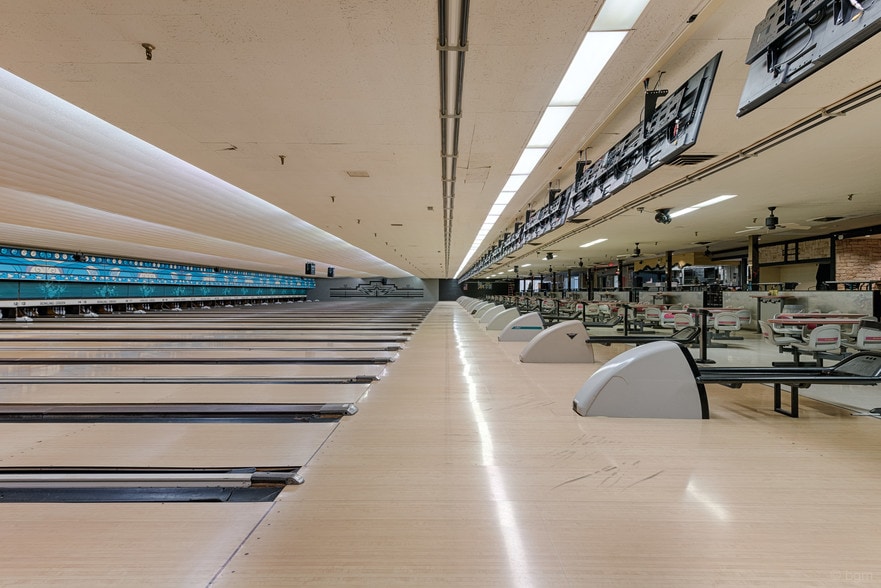 More Photos Of 243 W Roosevelt Rd, West Chicago Bowling Alley For Sale