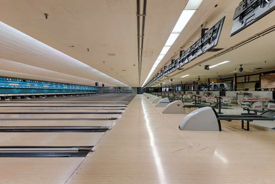 More Photos Of 243 W Roosevelt Rd, West Chicago Bowling Alley For Lease