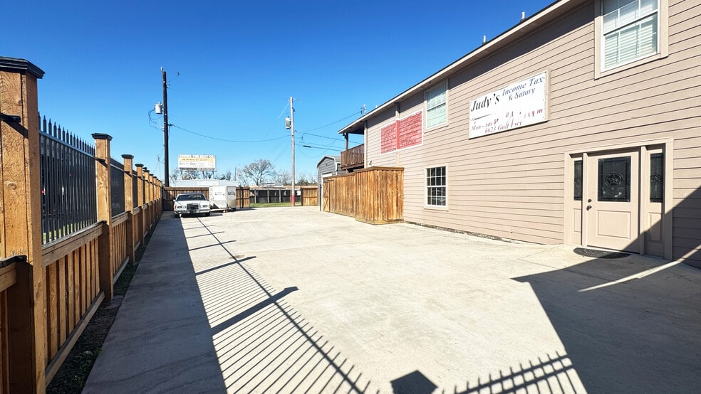 More Photos Of 6623 Gulf Fwy, Houston Office Residential For Sale