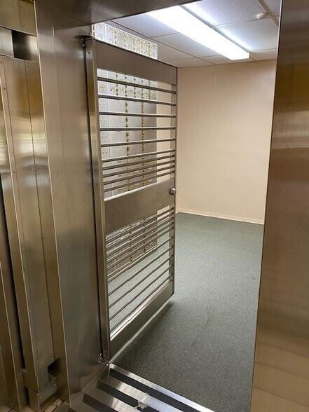 More Photos Of 3101 Austin Ave, Brownwood Bank For Sale