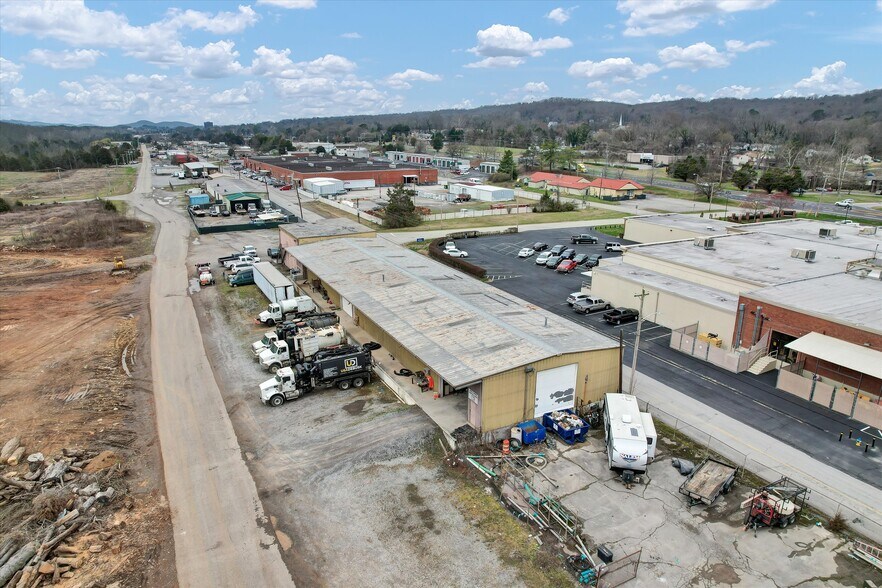 More Photos Of 169 Warehouse Rd, Oak Ridge Warehouse For Sale