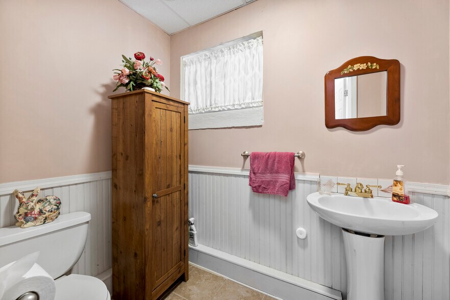 More Photos Of 2246 N Aspen St, Lincolnton Flex For Sale