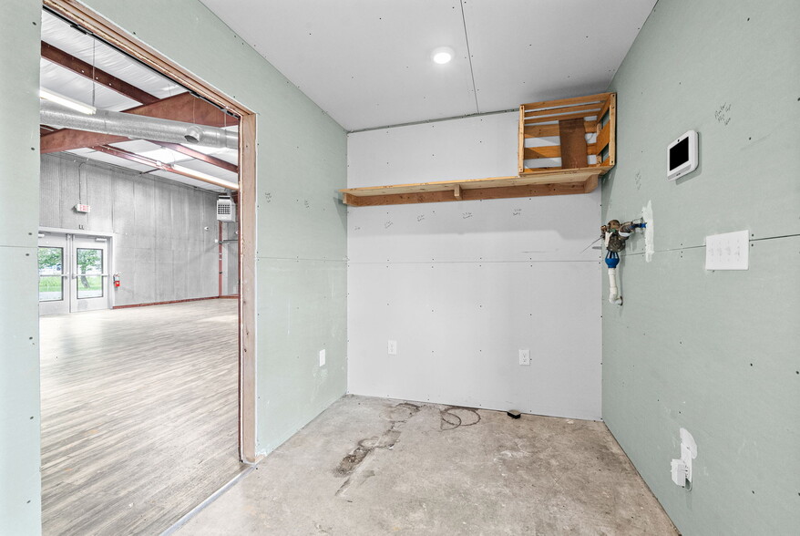 More Photos Of 1761 Jardco Dr, Clarksville Warehouse For Lease